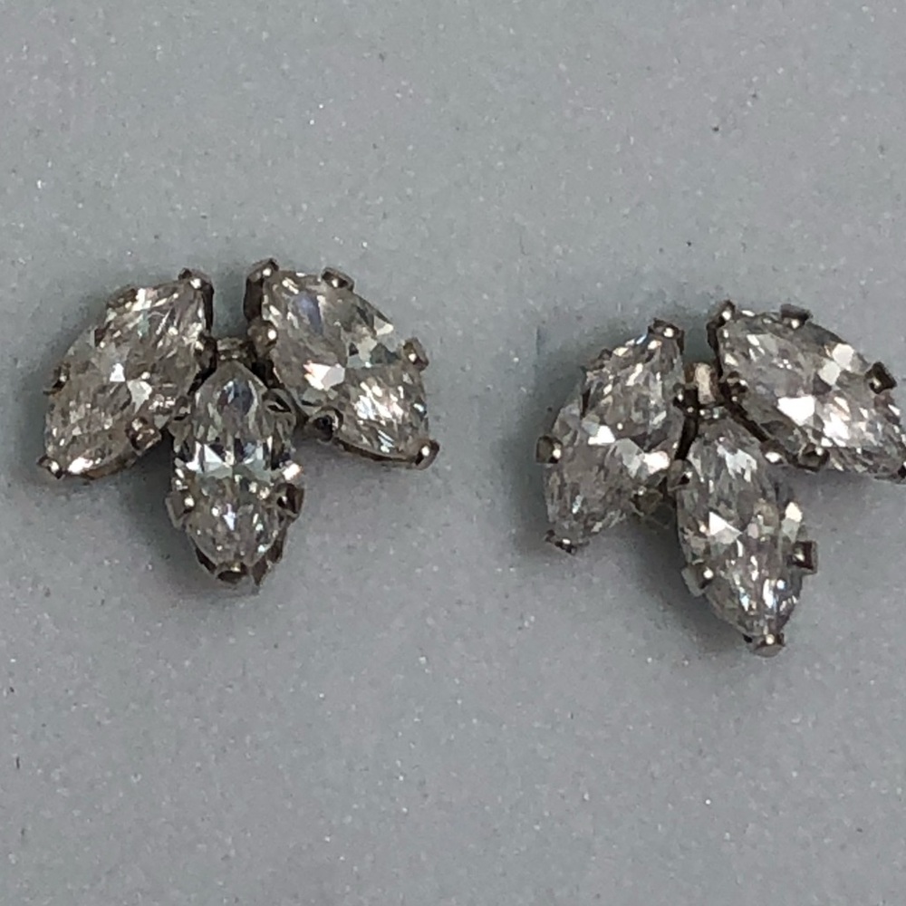 14k White Rhinestone Stud Mising Back 1.7g